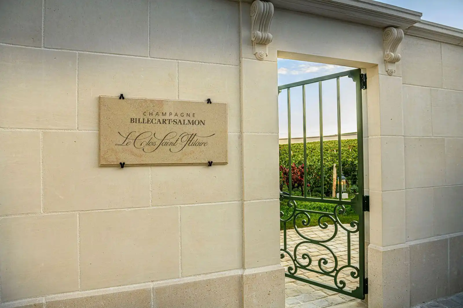 the entrance of one of the estate rooms of VistaJet partners champagne-billecart-salmon