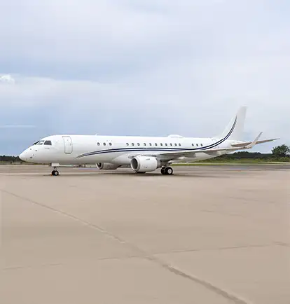embraer lineage 1000e on runway