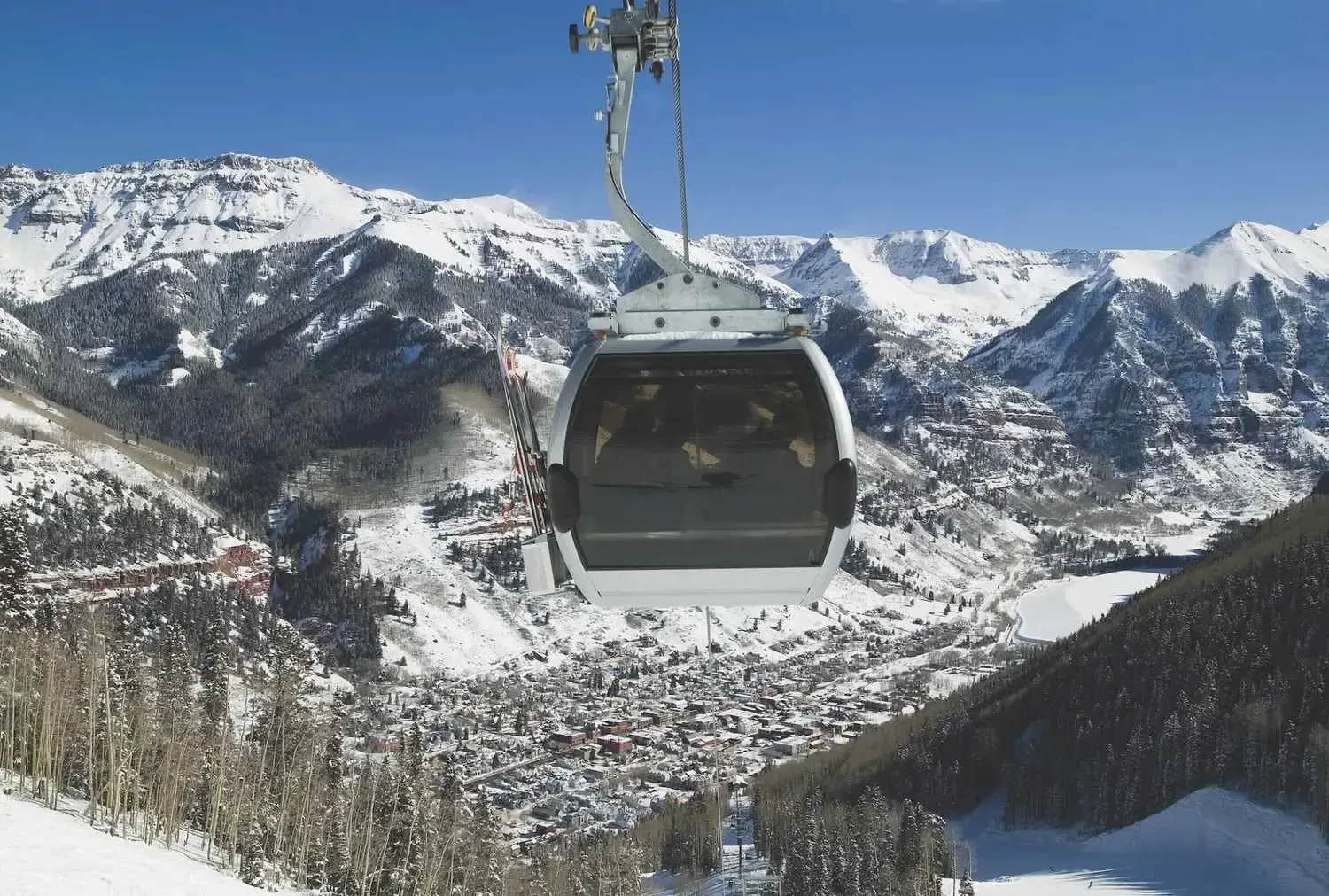 Fly private to Telluride with VistaJet