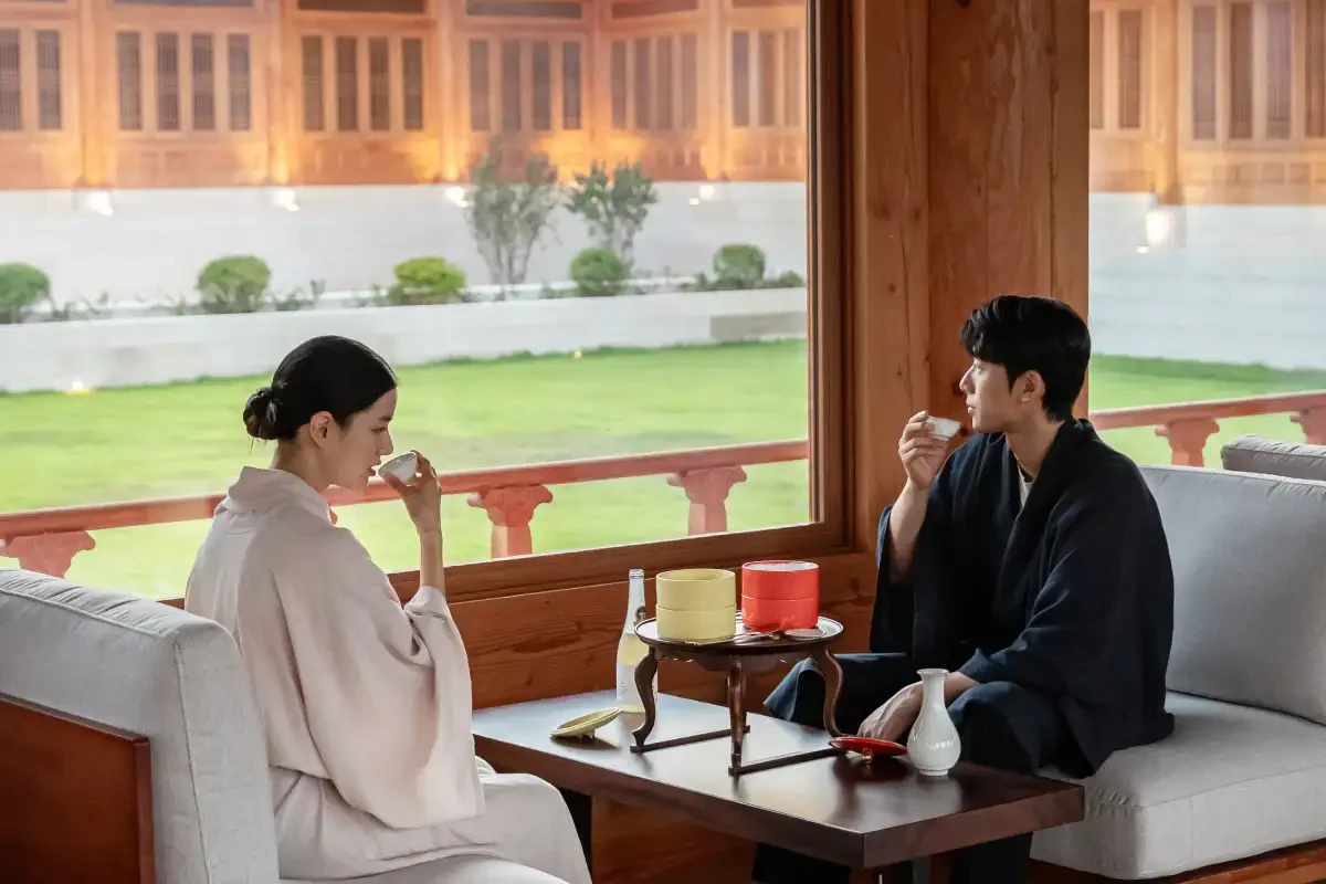 guests having tea at hanok heritage