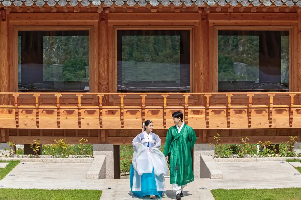 guests walking through hanok heritage