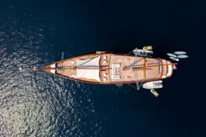 Birdseye view of yatch