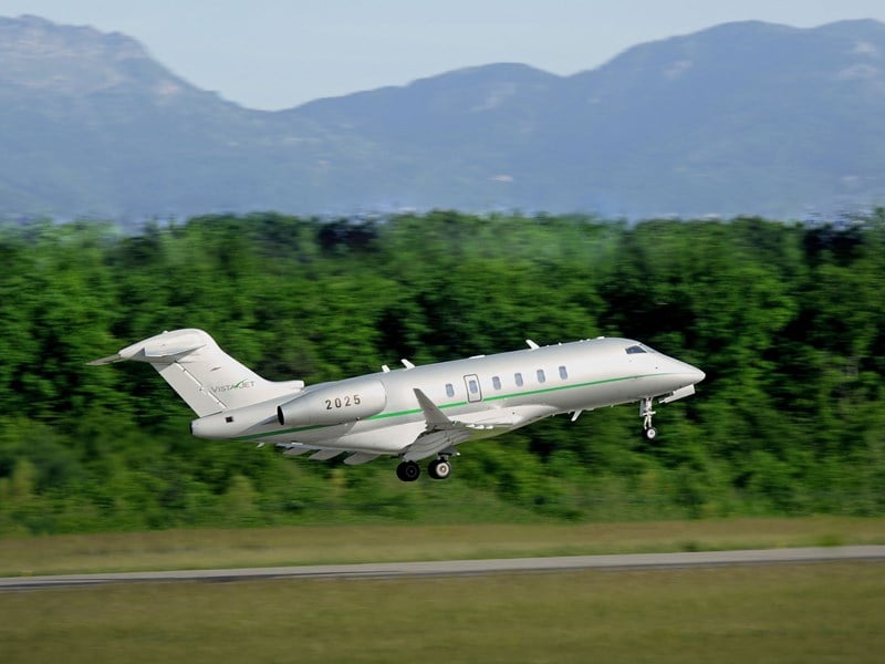 VistaJet Challenger 350 with green stripe